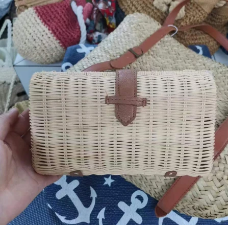 Kis rattan, kézzel szőtt estélyi táska