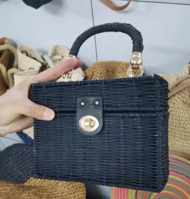 Természetes rattan fekete Crossbody táska