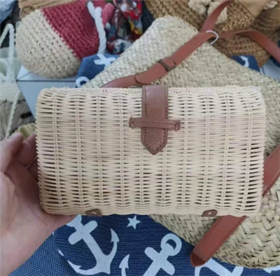 Kis rattan, kézzel szőtt estélyi táska